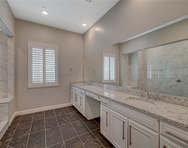 9129 Las Manaitas Avenue - Photo Thumbnail 13