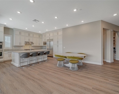9129 Las Manaitas Avenue - Photo Thumbnail 9