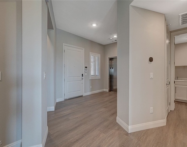 9129 Las Manaitas Avenue - Photo Thumbnail 3