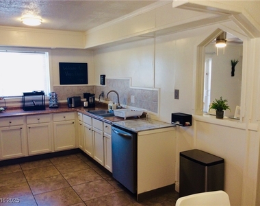 5108 Wilbur Street - Photo Thumbnail 11