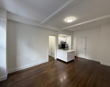 140 East 46th Street - Photo Thumbnail 1