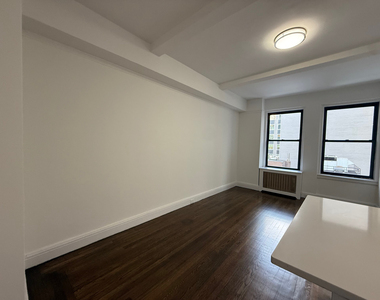 140 East 46th Street - Photo Thumbnail 4
