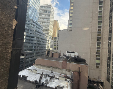 140 East 46th Street - Photo Thumbnail 2