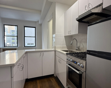 140 East 46th Street - Photo Thumbnail 3