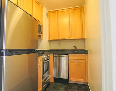 East 36th Street - Photo Thumbnail 3
