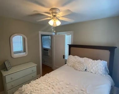 320 Sunset Drive S - Photo Thumbnail 8