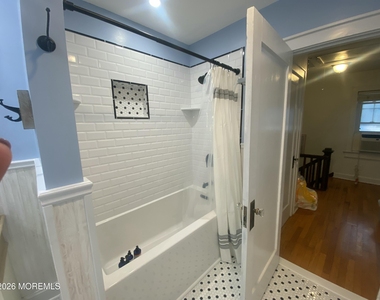 320 Sunset Drive S - Photo Thumbnail 12