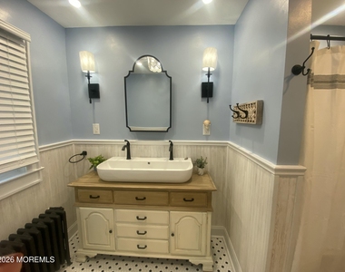 320 Sunset Drive S - Photo Thumbnail 11