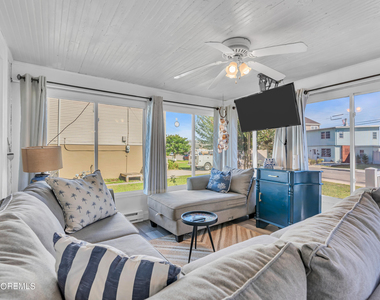 320 Sunset Drive S - Photo Thumbnail 5