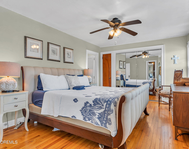 320 Sunset Drive S - Photo Thumbnail 7