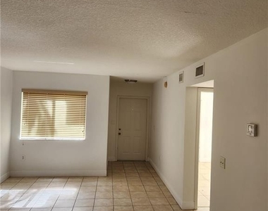 4775 Sw 62nd Avenue - Photo Thumbnail 4