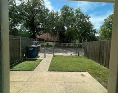 5221 Grovewood Street - Photo Thumbnail 8