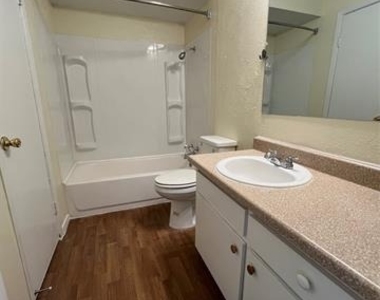 5221 Grovewood Street - Photo Thumbnail 5