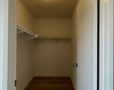 420 S Harvard Boulevard - Photo Thumbnail 14