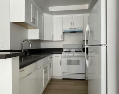420 S Harvard Boulevard - Photo Thumbnail 5