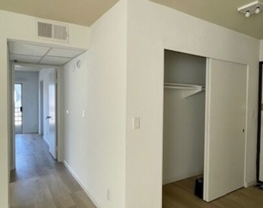 420 S Harvard Boulevard - Photo Thumbnail 10