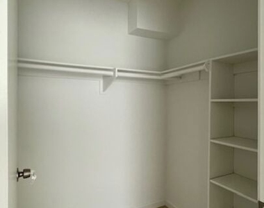 420 S Harvard Boulevard - Photo Thumbnail 9