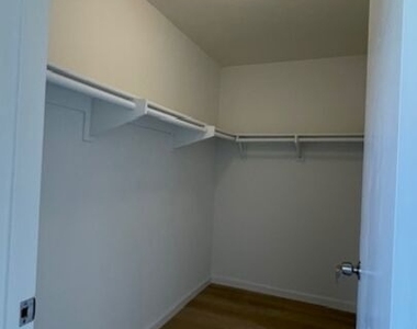 420 S Harvard Boulevard - Photo Thumbnail 15