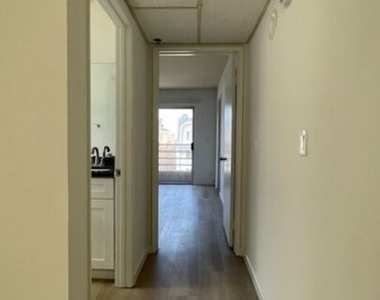 420 S Harvard Boulevard - Photo Thumbnail 11