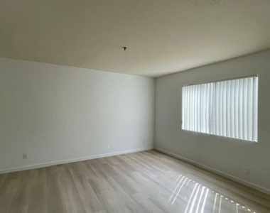 420 S Harvard Boulevard - Photo Thumbnail 6