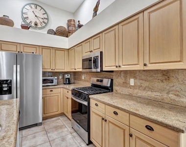 8671 Falcon Green Drive - Photo Thumbnail 7