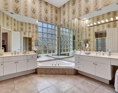 8671 Falcon Green Drive - Photo Thumbnail 11