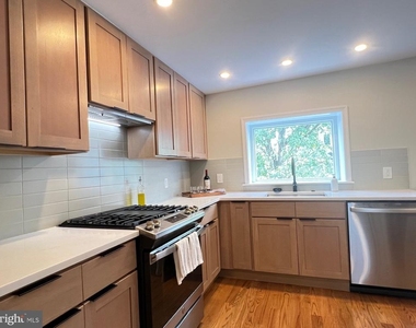 4735 Sheldon Street - Photo Thumbnail 8