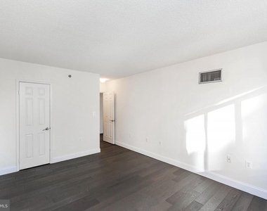 4801 Fairmont Avenue - Photo Thumbnail 14