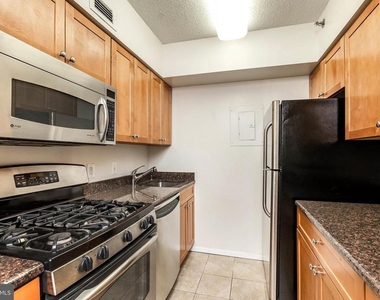 4801 Fairmont Avenue - Photo Thumbnail 4