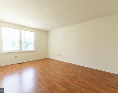 12136 Bentridge Place - Photo Thumbnail 15