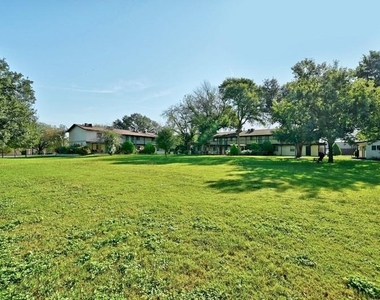 711 Eberhart Ln - Photo Thumbnail 1