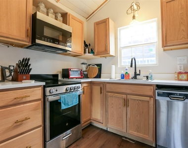 308 E 32nd St - Photo Thumbnail 1