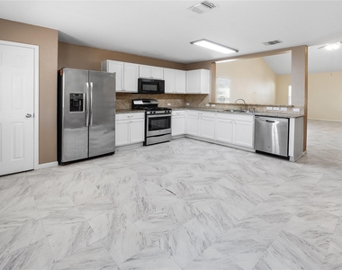 18436 Weatherby Ln - Photo Thumbnail 5