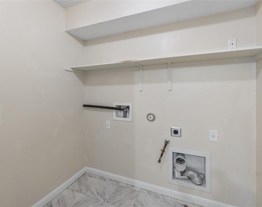18436 Weatherby Ln - Photo Thumbnail 11