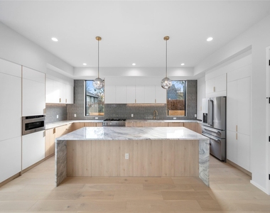 2107 Brackenridge St - Photo Thumbnail 3