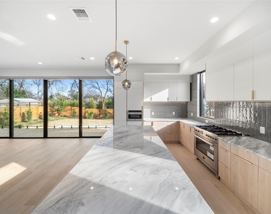 2107 Brackenridge St - Photo Thumbnail 6