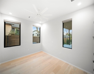 2107 Brackenridge St - Photo Thumbnail 28