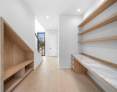 2107 Brackenridge St - Photo Thumbnail 13
