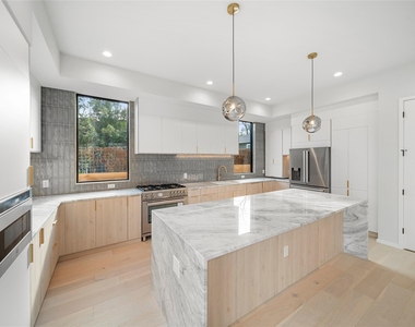 2107 Brackenridge St - Photo Thumbnail 4