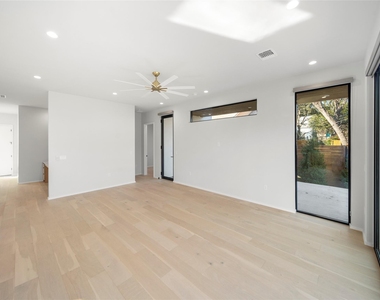 2107 Brackenridge St - Photo Thumbnail 16