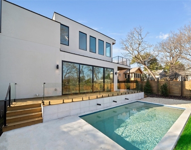 2107 Brackenridge St - Photo Thumbnail 15