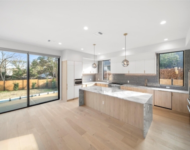 2107 Brackenridge St - Photo Thumbnail 7