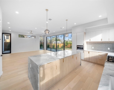 2107 Brackenridge St - Photo Thumbnail 5
