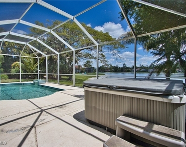 242 Belville Boulevard - Photo Thumbnail 16