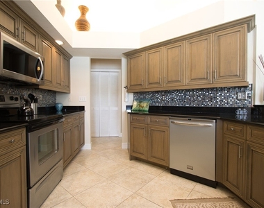 242 Belville Boulevard - Photo Thumbnail 3