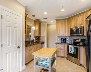 8023 Players Cove Drive - Photo Thumbnail 14