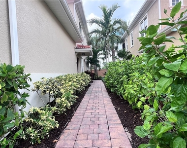 28008 Sosta Lane - Photo Thumbnail 24
