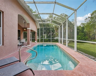 2621 Golden Gate Boulevard W - Photo Thumbnail 1