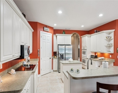 2621 Golden Gate Boulevard W - Photo Thumbnail 17