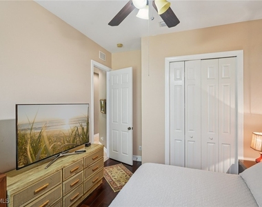 2621 Golden Gate Boulevard W - Photo Thumbnail 26